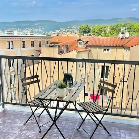 Leia Home W/Private Parking In Old Town Trieste Eksteriør billede
